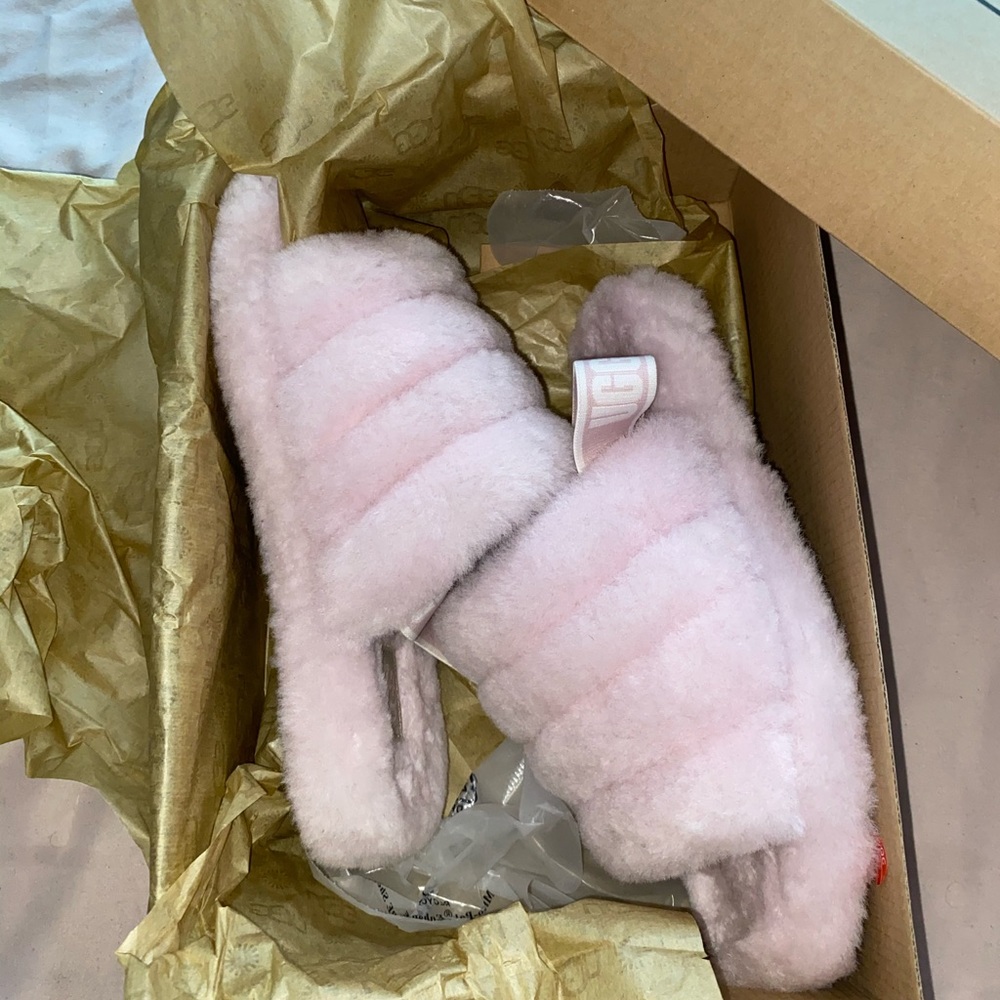 SOLD ON MERCARI Ugg fluff yeah slide
